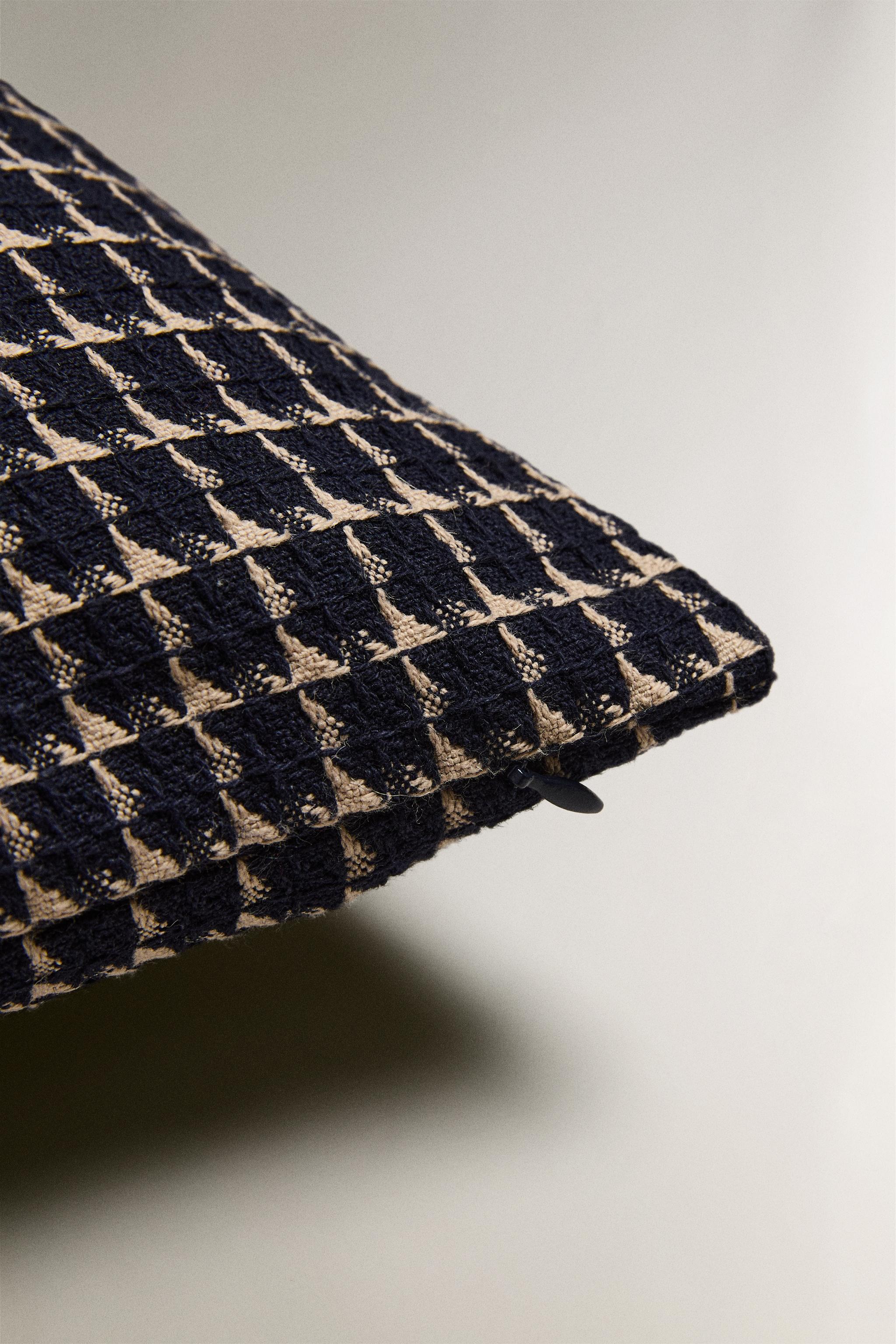 TEXTURED THROW PILLOW COVER